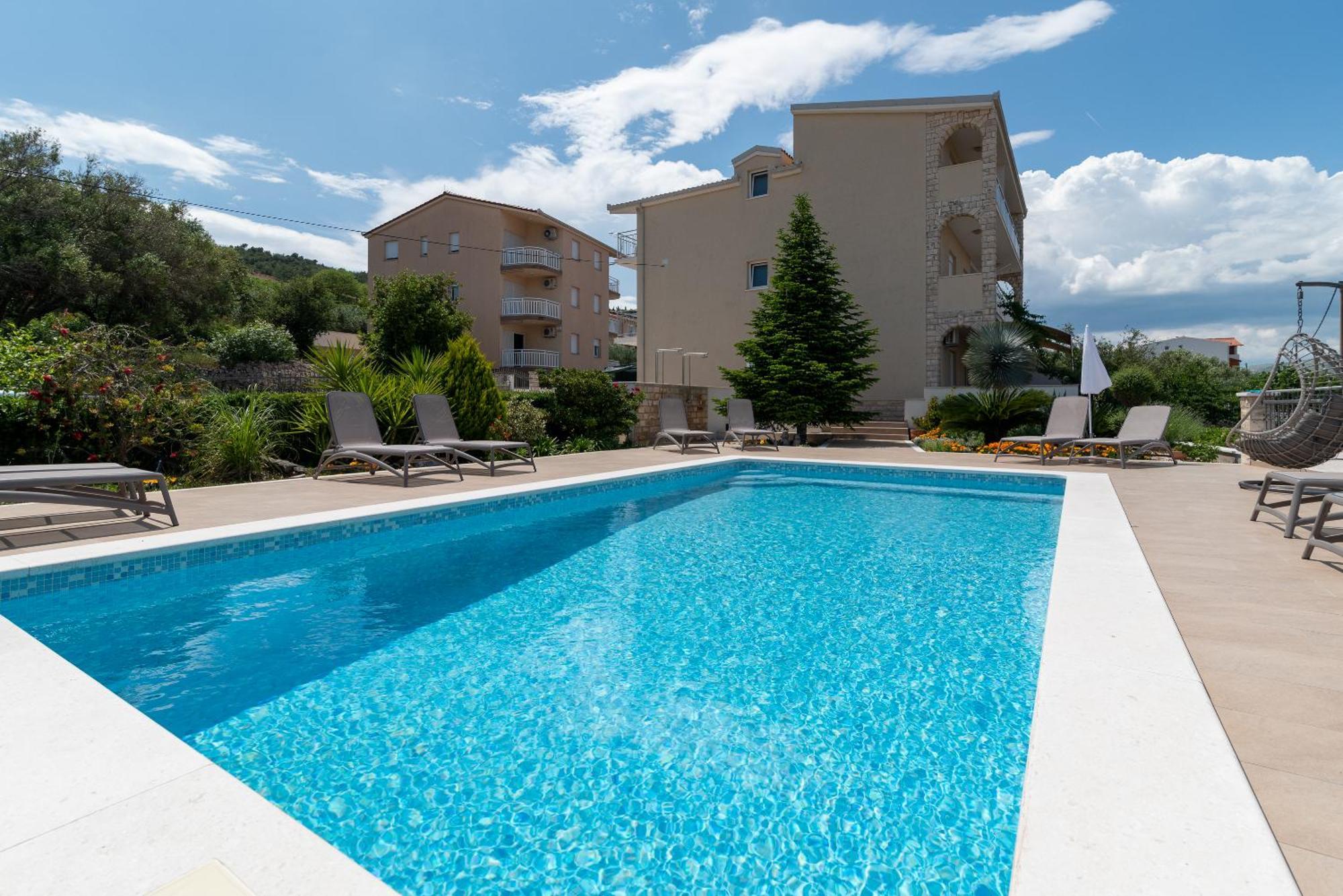 Apartments Brico - Heated Pool Trogir Exterior foto