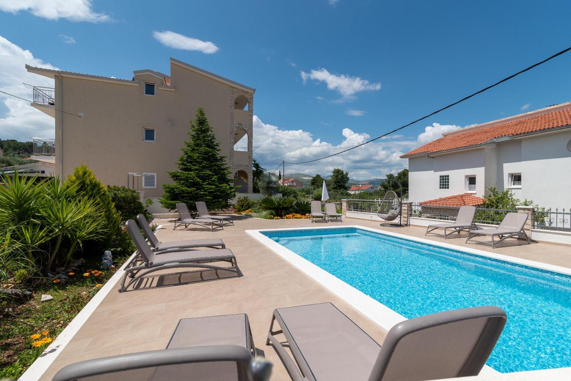 Apartments Brico - Heated Pool Trogir Exterior foto